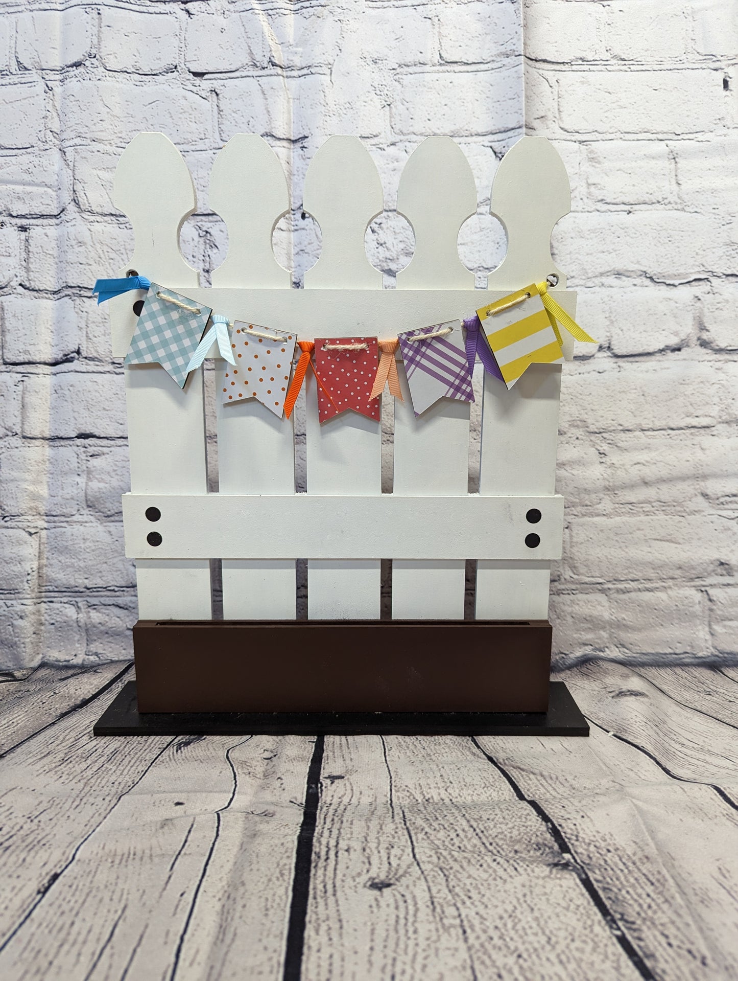 White Picket Fence Shelf Sitter