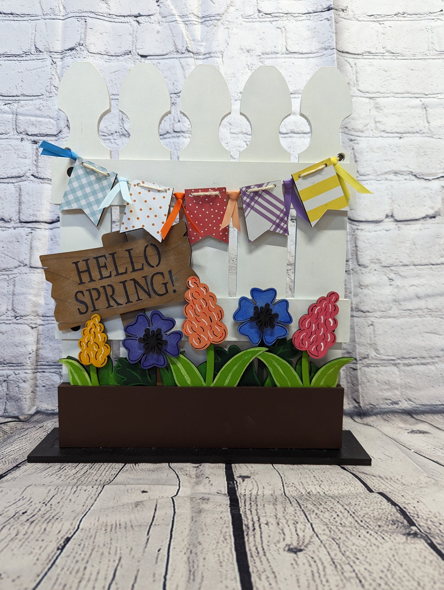 White Picket Fence Shelf Sitter