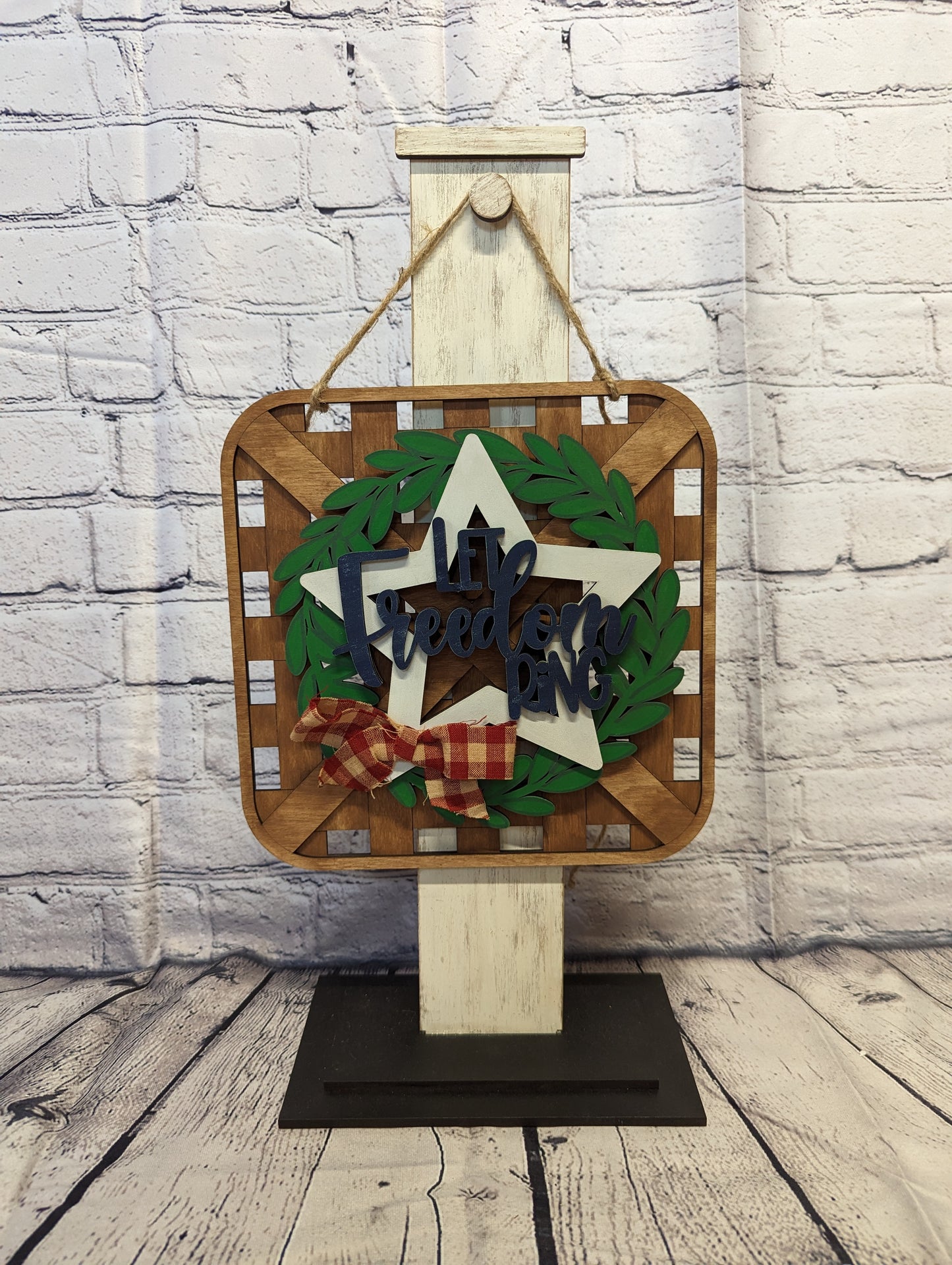 Small Tobacco Basket Hanger