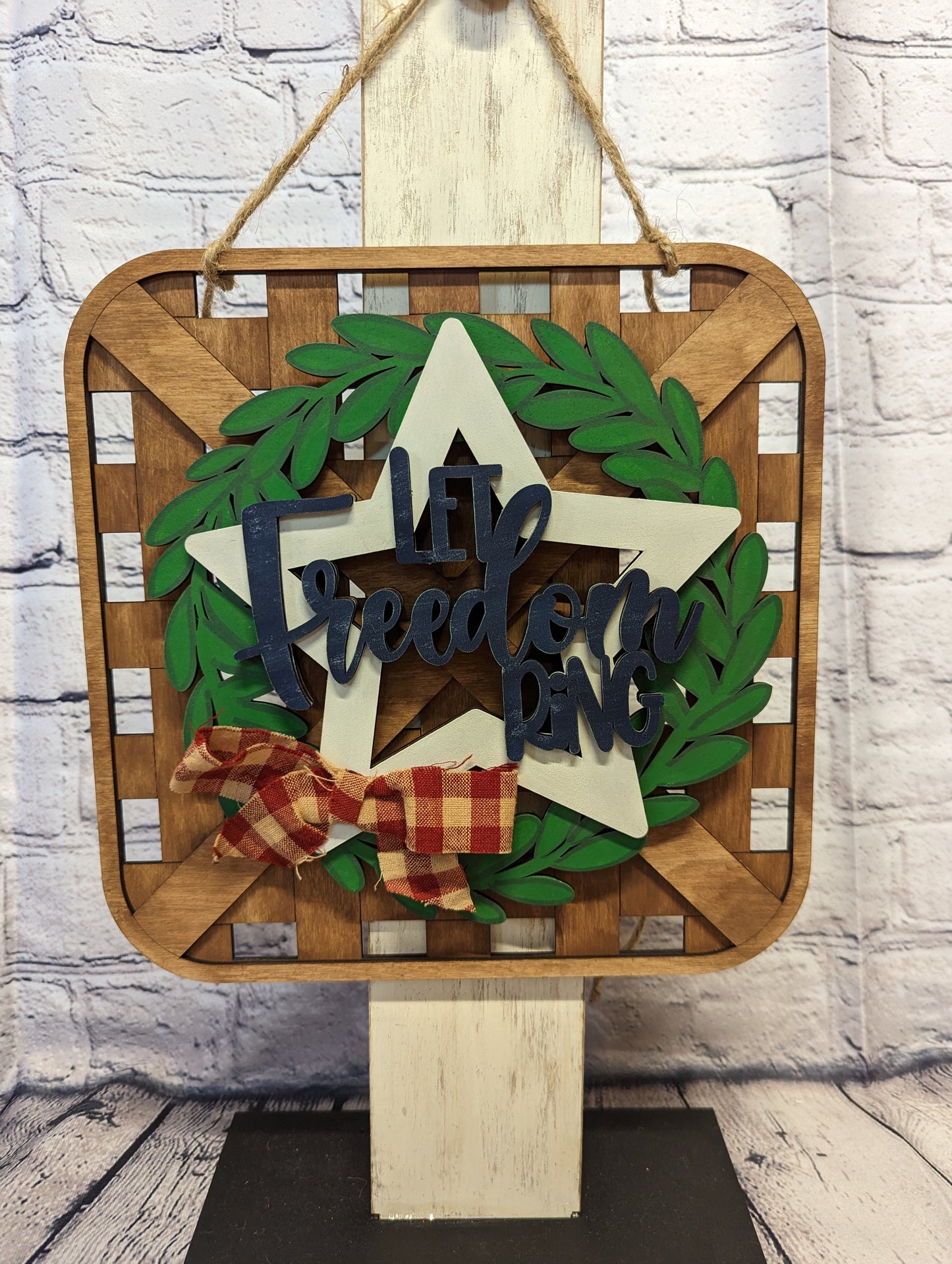 Small Tobacco Basket Hanger